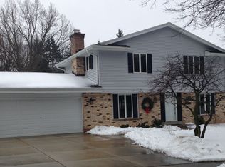 2447 Pendleton Pl, Waukesha, WI 53188