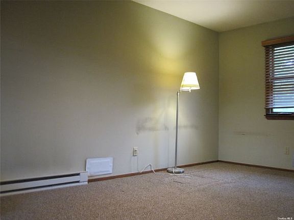 3rd image of 2 Janet Dr