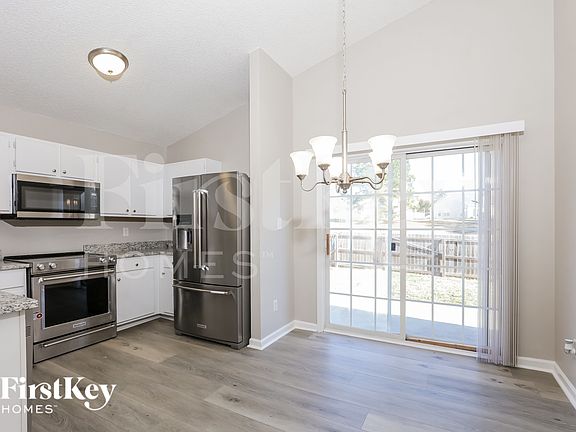 4th image of 4952 Silverdene St