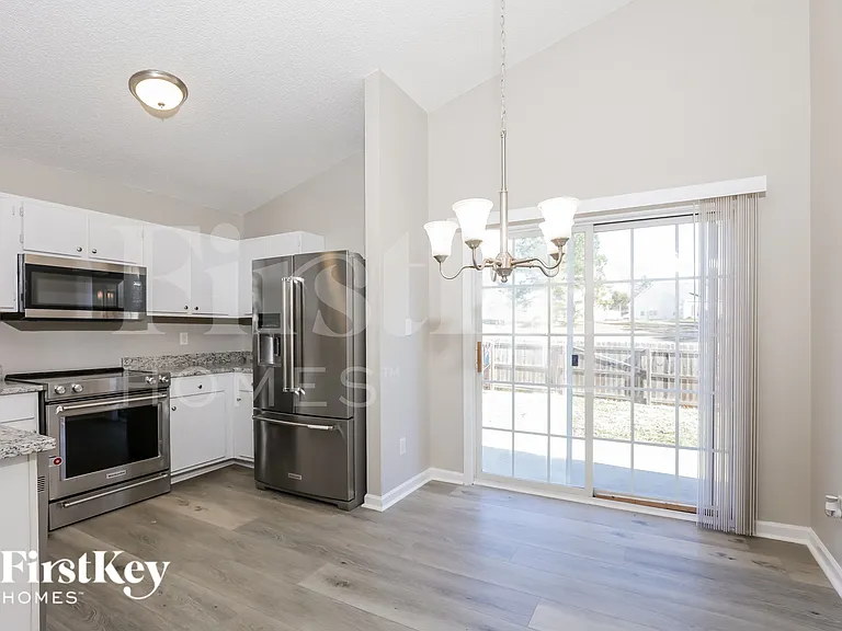 4952 Silverdene St — Photo 4