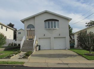54 Grove St, Elmwood Park, NJ 07407