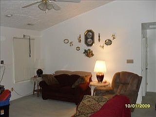3rd image of 905 Peony Ln