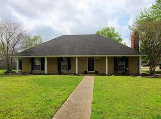 532 Olympic Dr, Flowood, MS 39232