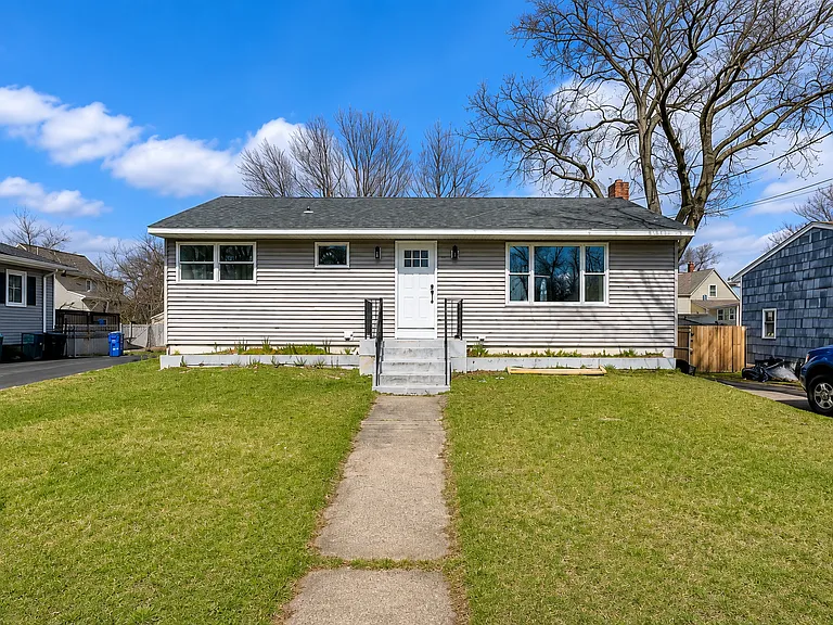52 Dewey St — Photo 1