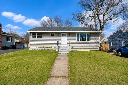 52 Dewey St Photo 1
