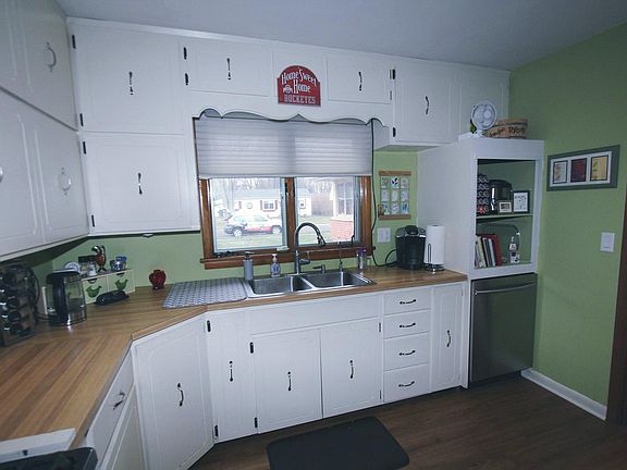 4th image of 138 Stillwater St