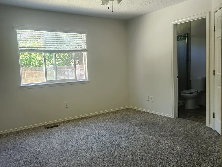4562 W Big Creek St — Photo 6