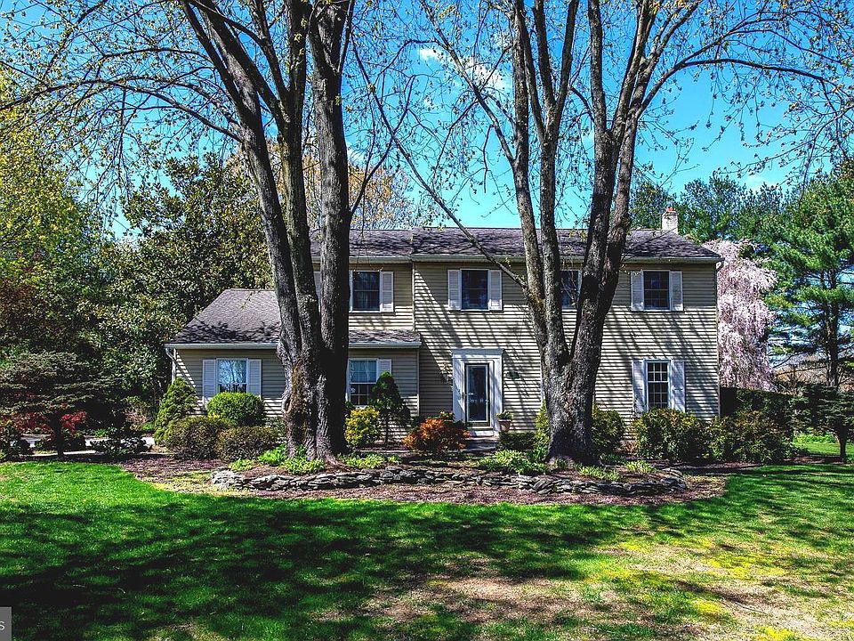 1st image of 115 Firethorn Dr