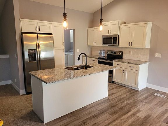 4th image of 3031 Lakeside Dr