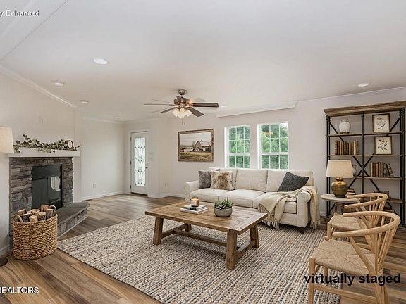 3rd image of 826 Sweetwater Rd
