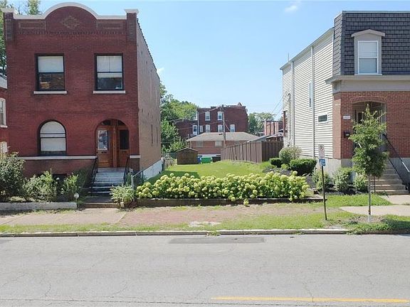 2nd image of 2822 Arsenal St