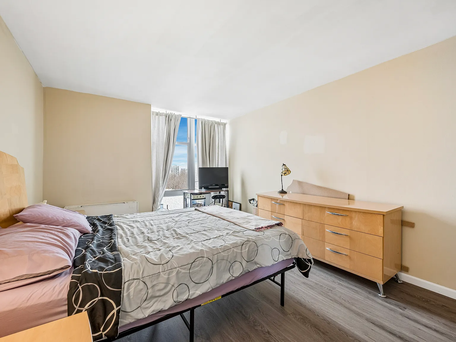 2 bed, 815 sqft, $1,800 — Photo 2