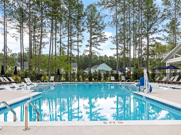 709 Breakers Reef Ln, Huger, SC 29450