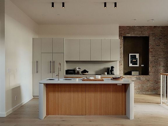 5th image of 155 Hope St #Thb