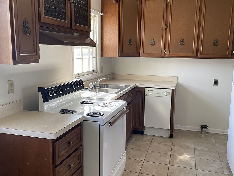 1st image of 624 Cross Lanes Dr APT 7