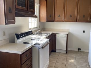 624 Cross Lanes Dr APT 7, Nitro, WV 25143