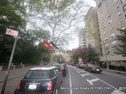 Rented by Metropolitan Realty | media 2