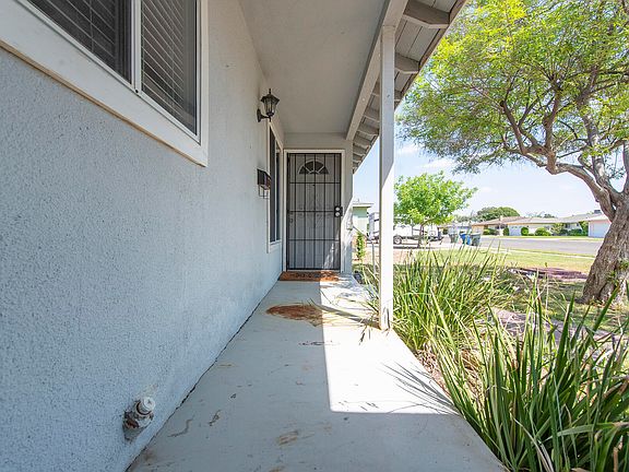 5th image of 718 E Florinda St