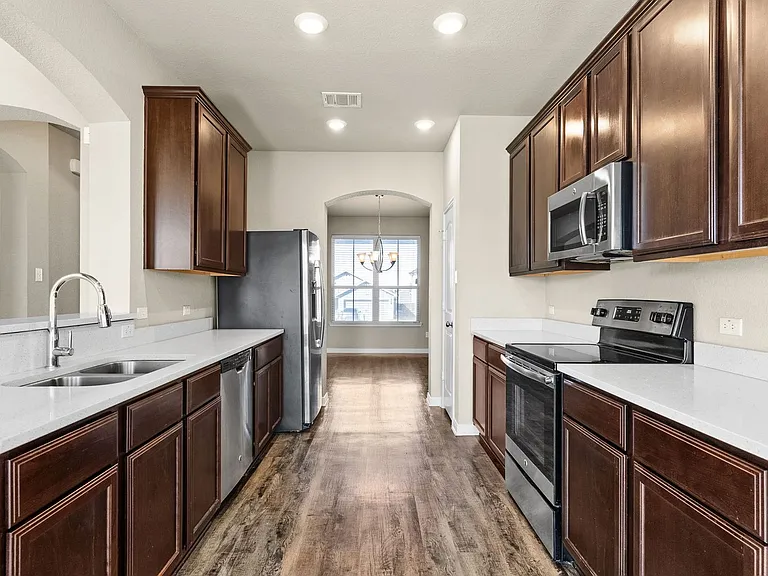 3320 Addison St — Photo 2