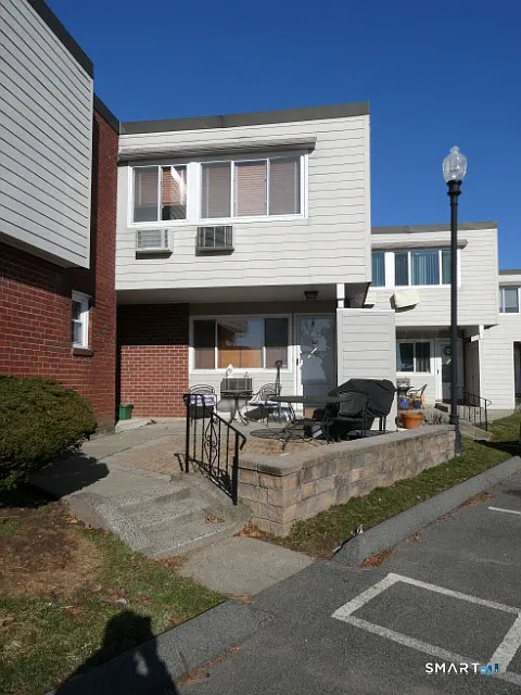 195 West Walk photo 1