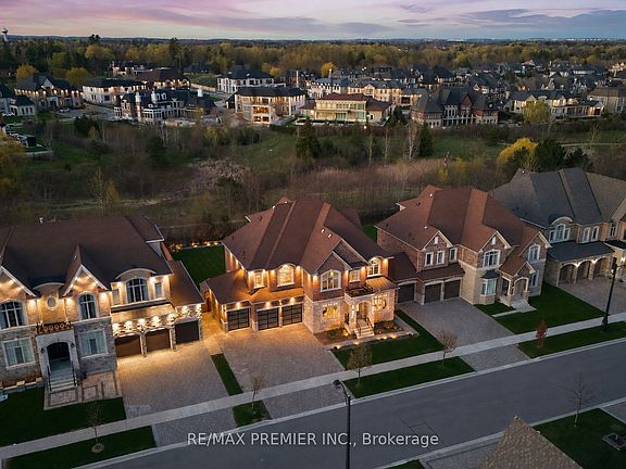 3rd image of 319 Torrey Pines Rd