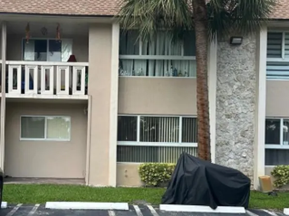 7450 Miami Lakes Dr, Hialeah, FL 33014