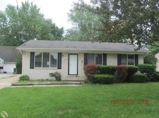 2448 Oakcrest Rd, Sterling Heights, MI 48310