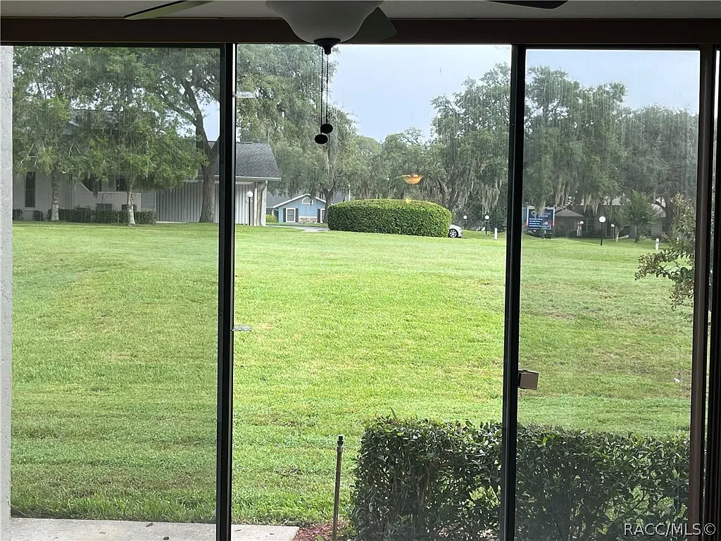 2 bed, 990 sqft, $1,375 — Photo 2
