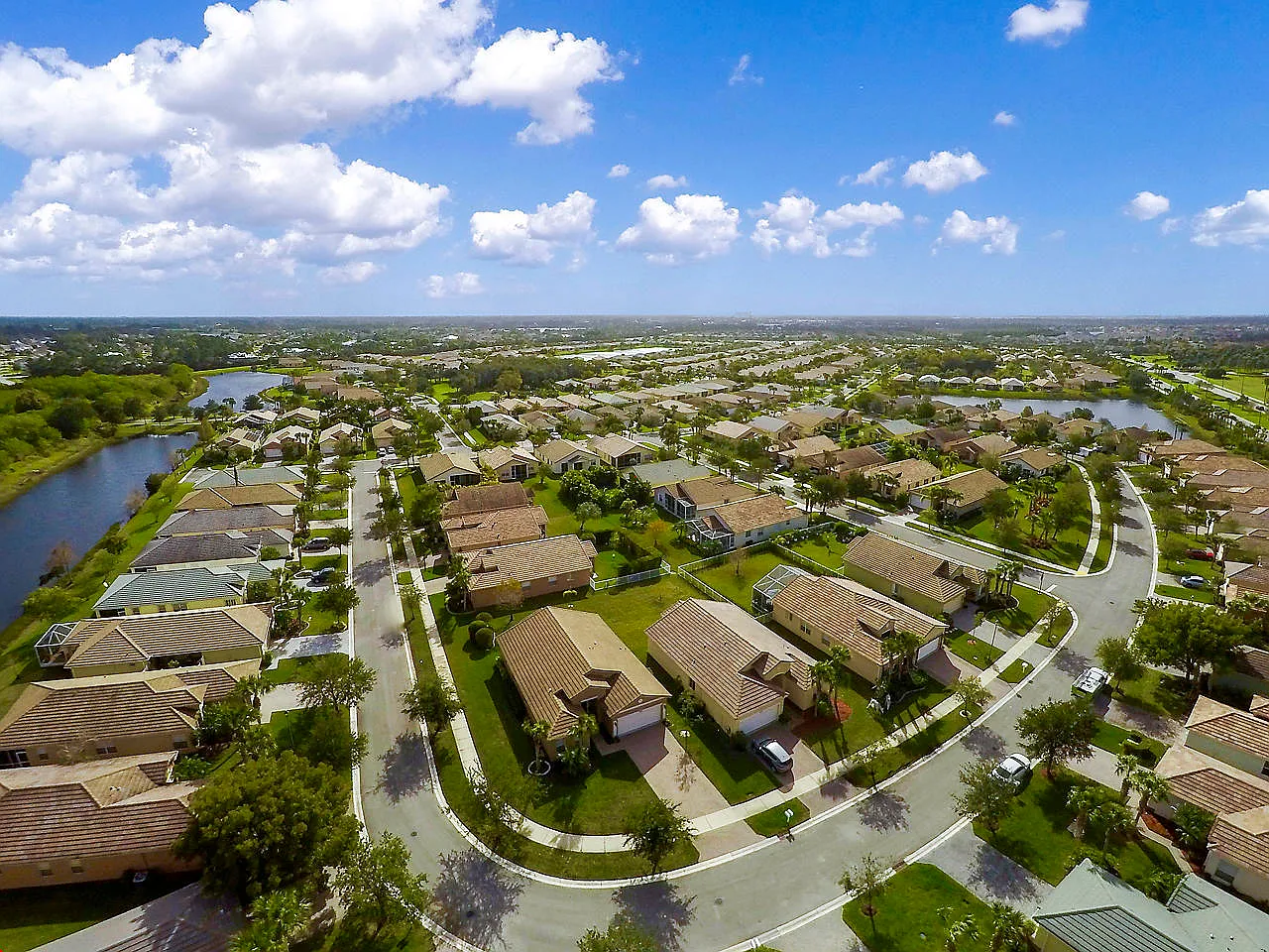 3 bed, 2.0 bath, 1723 sqft, $2,775 — Photo 2