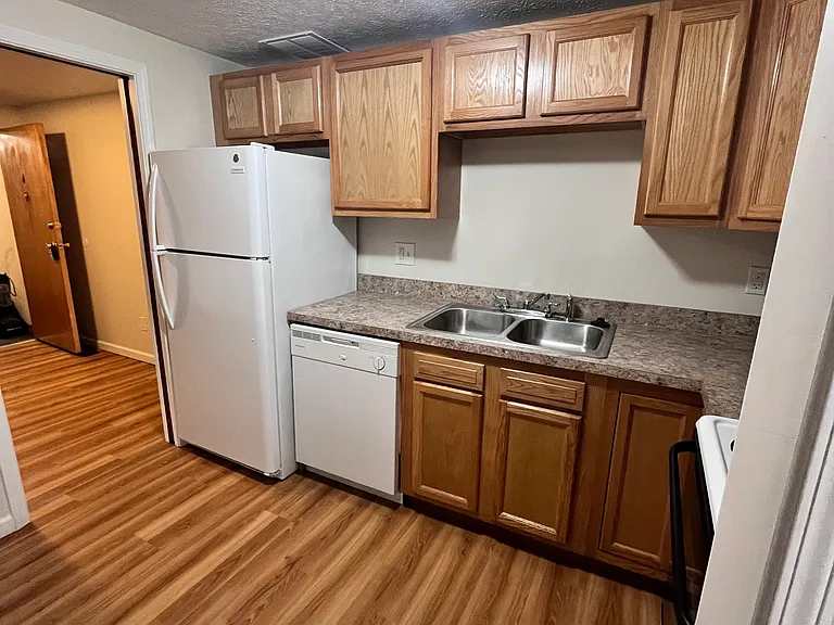 4208 Shore Dr #4 — Photo 5