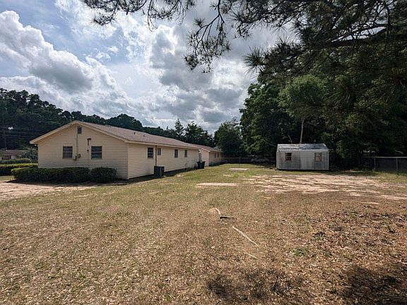3rd image of 1106 Woodland Dr