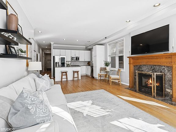 4th image of 1320 W Belmont Ave #2E