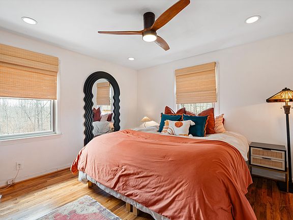 5th image of 4603 Grays Point Rd