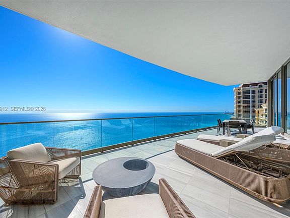 4th image of 17901 Collins Ave Unit 4507