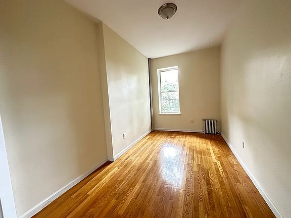3rd image of 372 Montgomery St #9