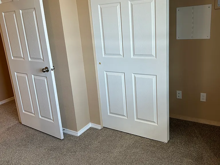 Samuelson Place Apartments — Photo 34