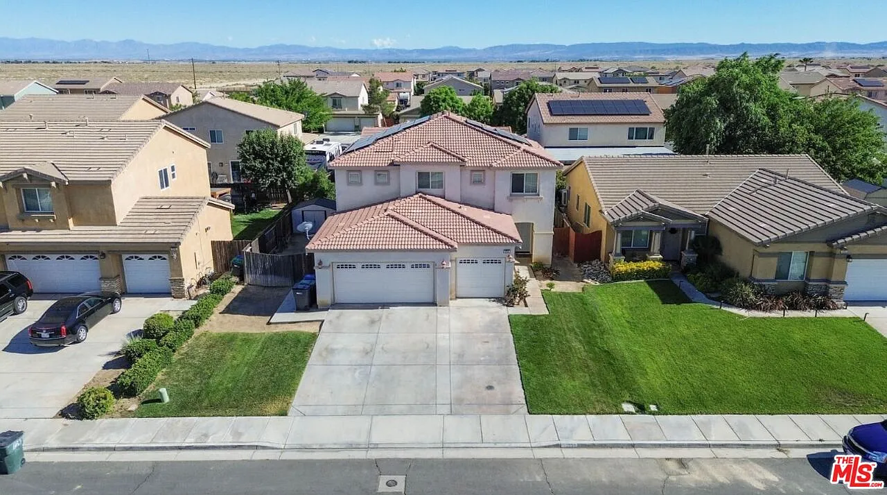 4 bed, 2.5 bath, 2873 sqft, $3,400 — Photo 4
