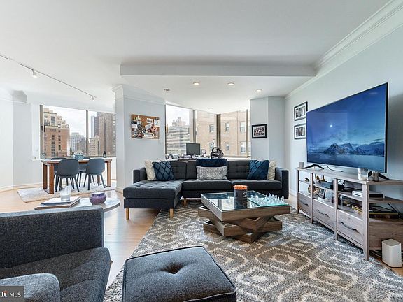 5th image of 202 W Rittenhouse Sq #1108