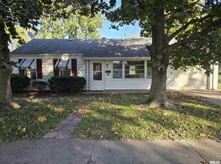 285 Iris Ct, Canton, IL 61520