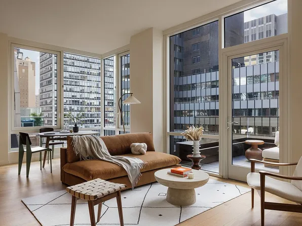 135 E 47th St #20C, New York, NY 10017