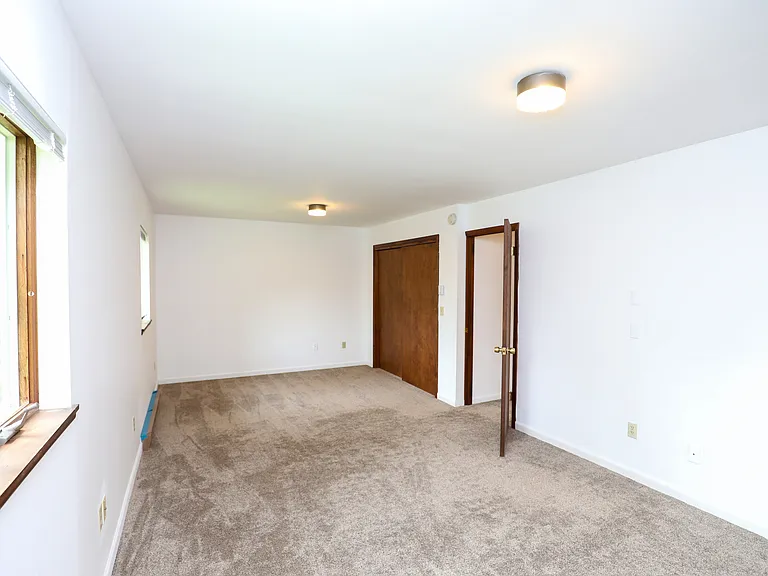 126 Main St — Photo 4