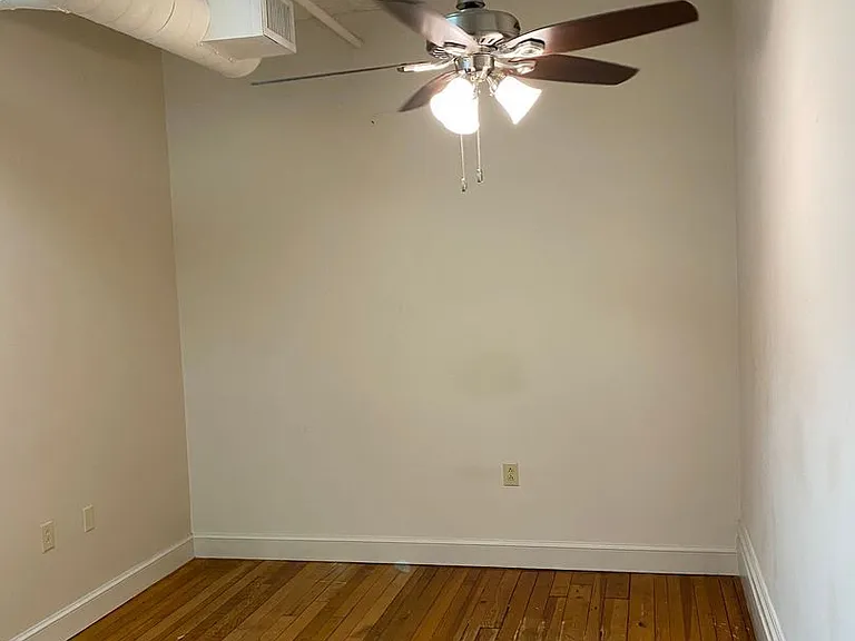 121 W Broad St — Photo 18