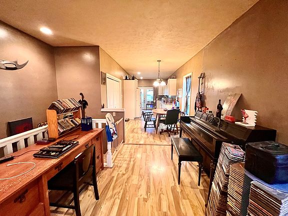 5th image of 315 W 6th St