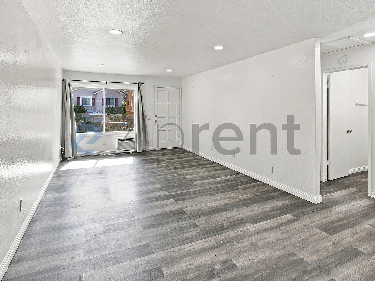 2 bed, 825 sqft, $2,445 — Photo 3