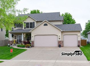 386 W Broadmoor Dr, Eldridge, IA 52748