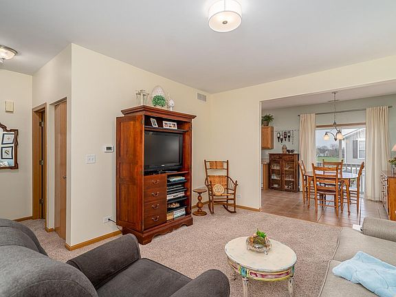 3rd image of 1656 Fieldstone Dr N