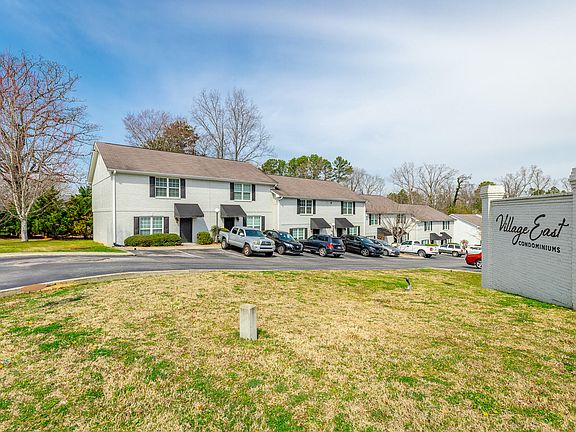 3rd image of 1114 Maple Tree Ln