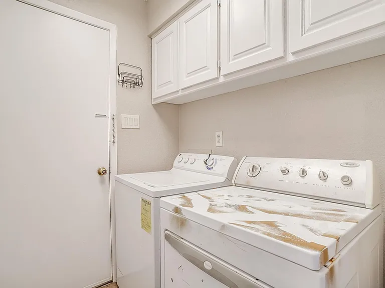 5947 Chimney Wood Cir — Photo 30