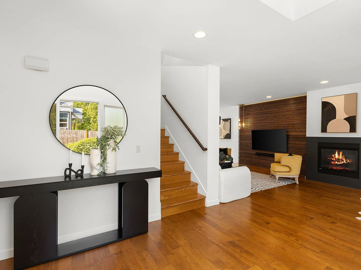 4 bed, 2700 sqft, $5,400 — Photo 3