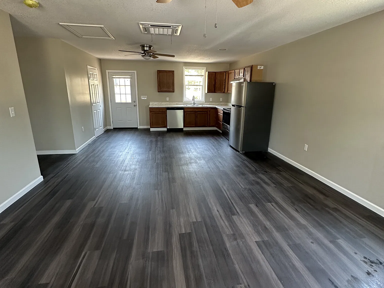 2 bed, 986 sqft, $1,350 — Photo 1